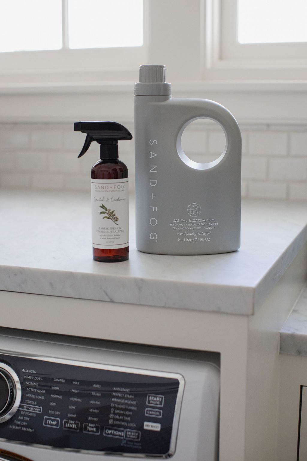 Signature Santal & Cardamom 71 oz Laundry Detergent