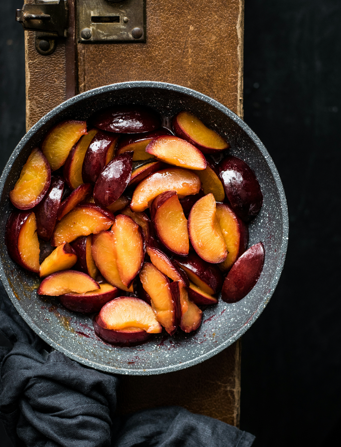 Cozy Red Currant & Sugar Plum 12 oz scented candle